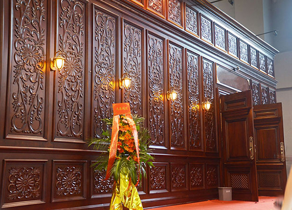 實木護(hù)墻板